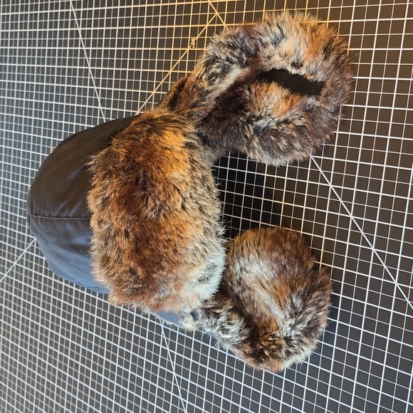 Mens Weatherproof fur winter hat with fur ear protection. Only used a few times. - Picture 2 of 7